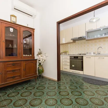 Lorenzo Apartment *